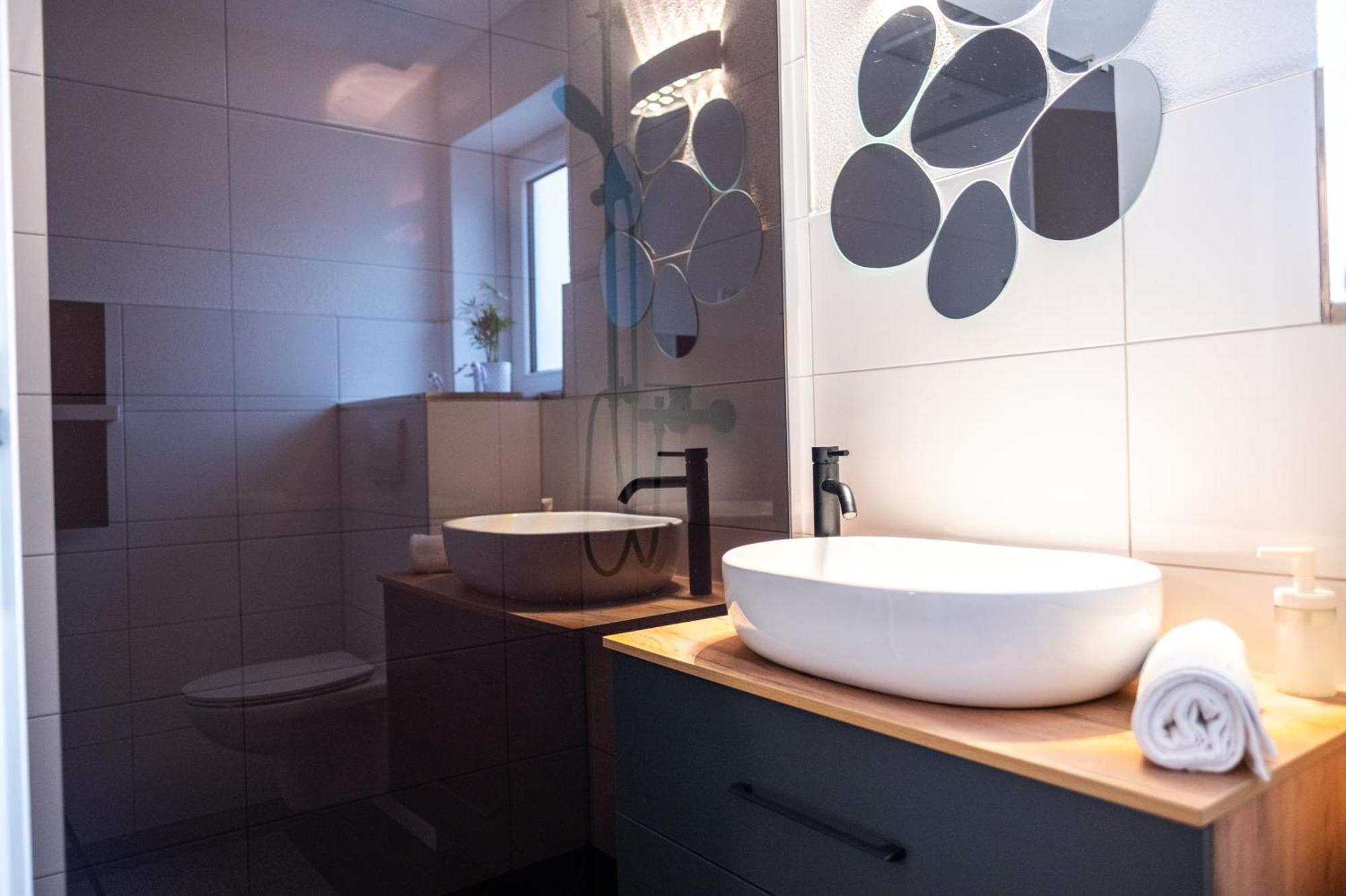 Klassen Apartments! Stadtnahes Ferienhaus* Mit Terrasse In Aulendorf * Fuer 6-8 Personen Exterior photo